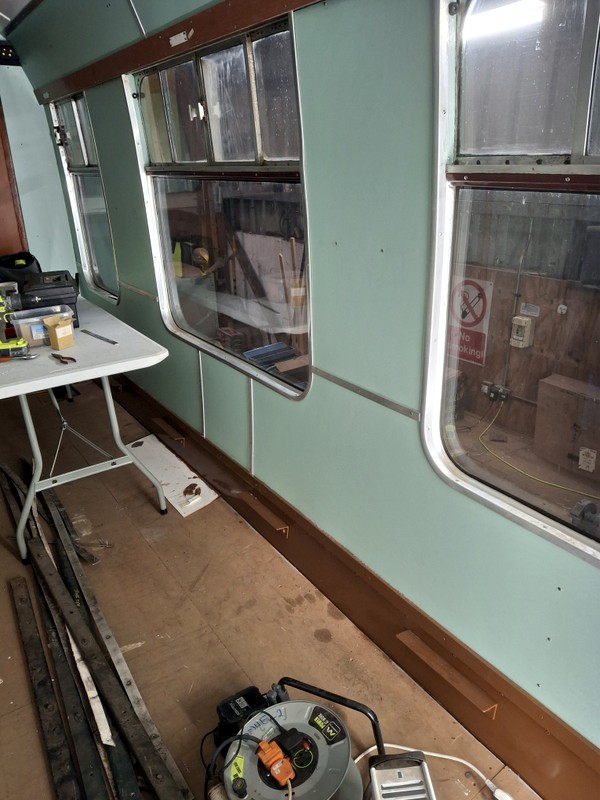 Class 105: Aluminium beading covering the gaps between wall panels