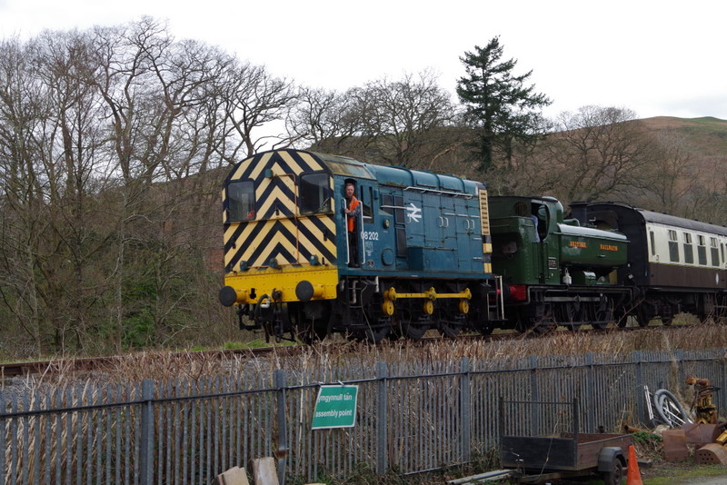 08202 passing Pentrefelin after rescuing failed 7754 and its train on 16/03/25