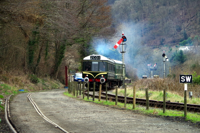 Hybrid class 127/108: Approaching Pentrefelin with the 15.15 Llangollen-Corwen service on 16/03/25