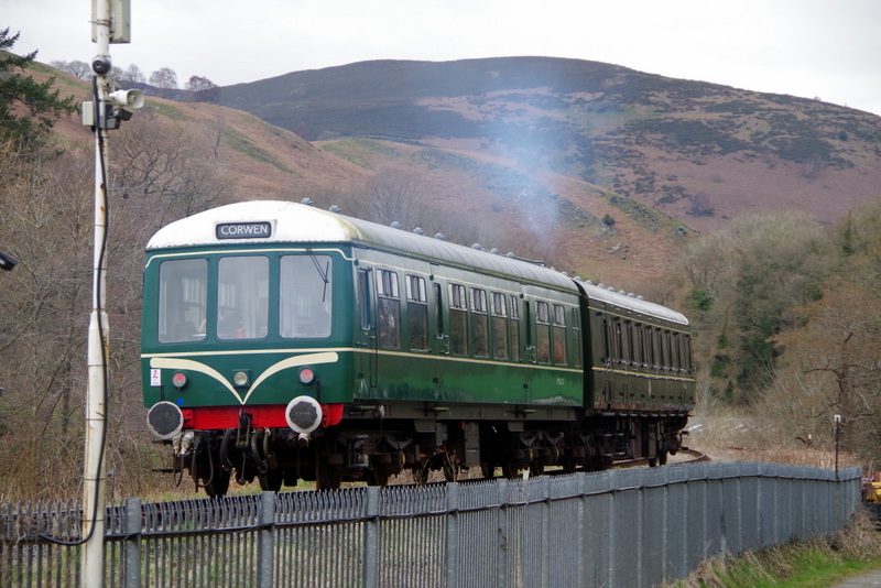 Hybrid class 127/108: Passing Pentrefelin with the 15.15 Llangollen-Corwen service on 16/03/25
