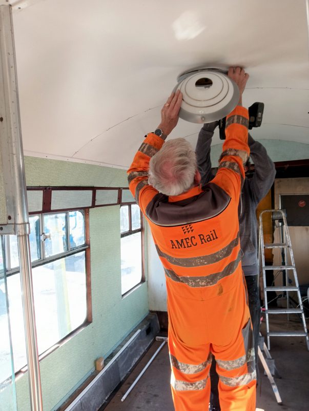 Class 100: Installing a light fitting