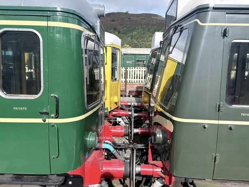 Perfectly-aligned DMUs at Glyndyfrdwy on 05/10/25