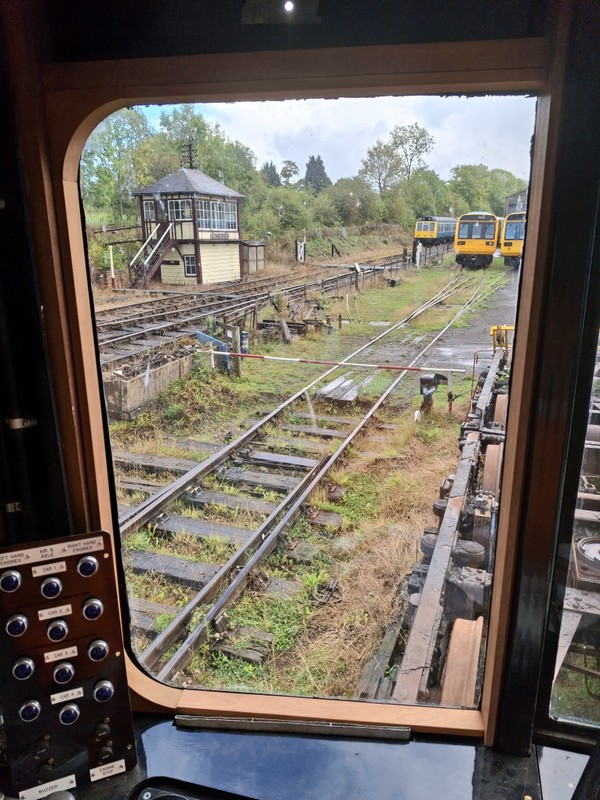 Class 100: Cab window frame Class 100: Cab window frame