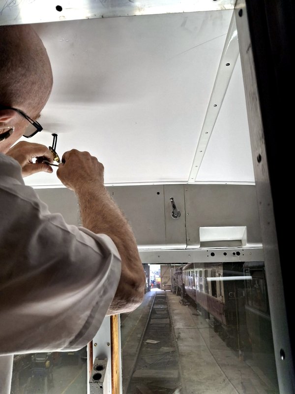 Class 105: Wiring up the cab light
