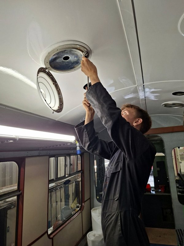 Class 110: Refitting a freshly-painted light fitting in 51813