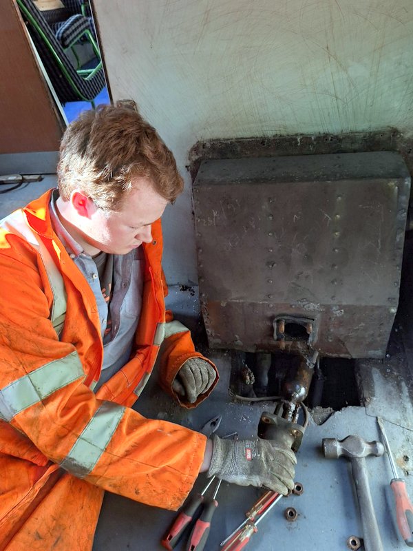 Class 110: Coolant header tank