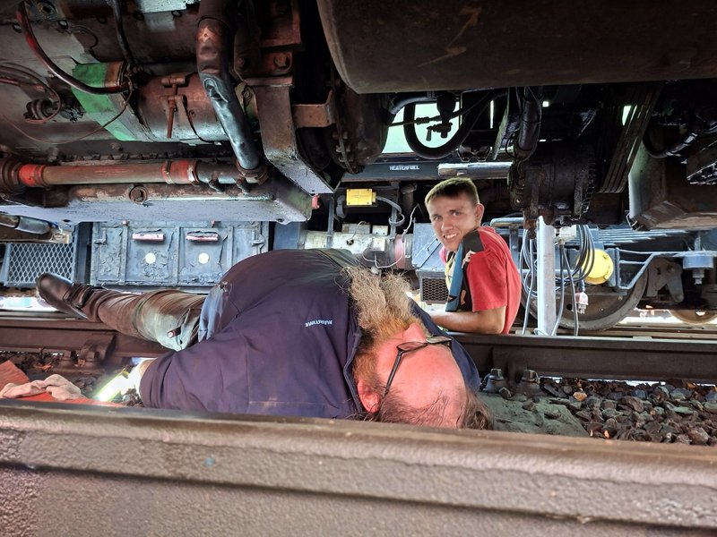 Class 110: Inspecting freewheel and prop shaft bolts on 51842