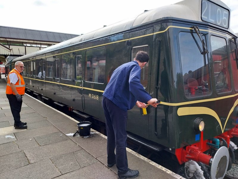 A one-sided wash of 51618 at Llangollen Station on 24/07/26