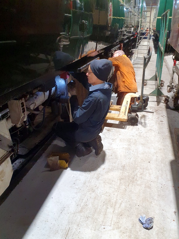 Class 127: Refitting the radiator on the driver's side