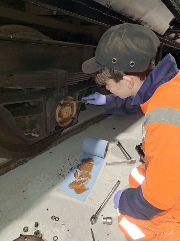 Class 109: Removing old grease from the axle bearings on 56171