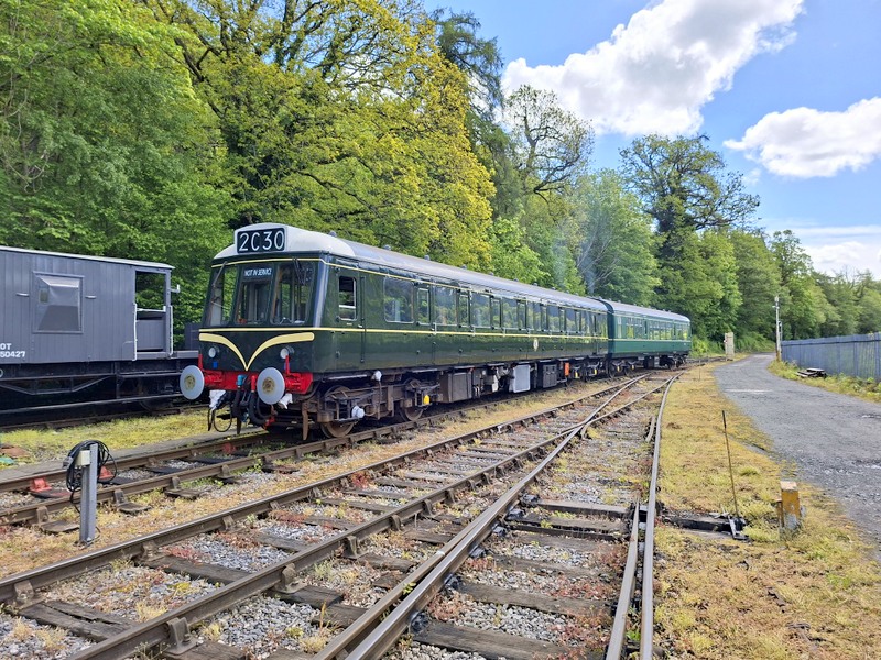 Hybrid class 127/108 at the fuel point