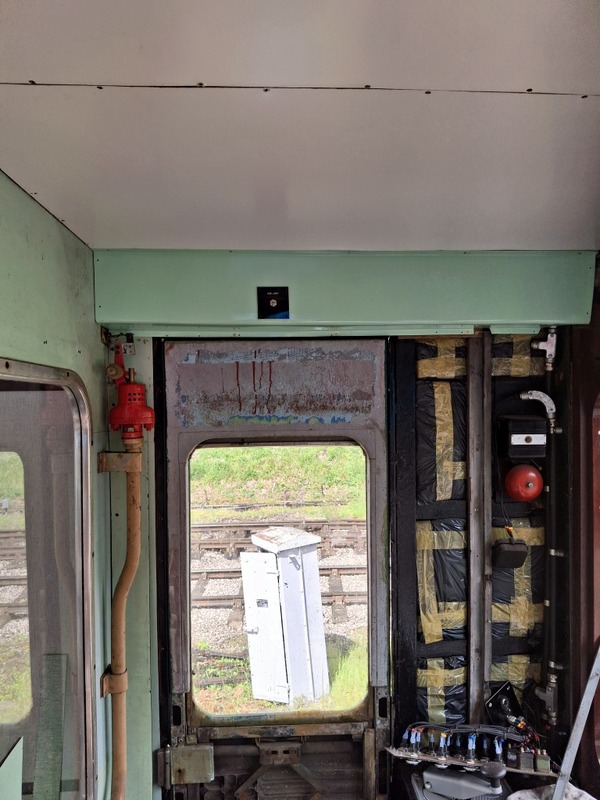 Class 100: New panels in the cab of the trailer car 56097