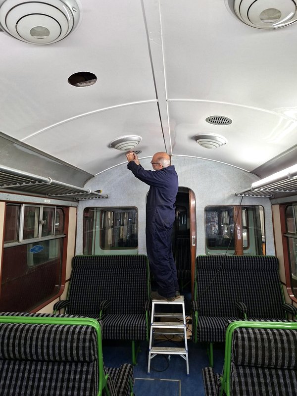 Class 110: Refitting the celing vents in 51813
