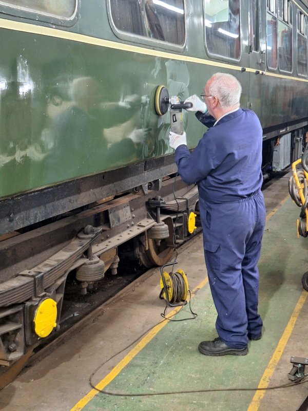 Class 110: Polishing 51813's bodywork
